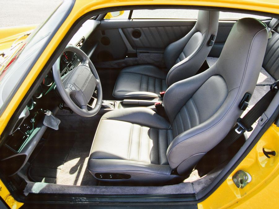  Porsche 911 Turbo 3.6 Coupe 1992 года  (фото 15 из 16)